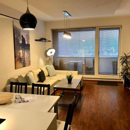 Bl Luxury Apartment, 24Hr Self Check-In, Free Private Garage Parking, Panoramic Views From Balcony, 5 Minute Walk To City Center 班斯卡-比斯特里察 外观 照片