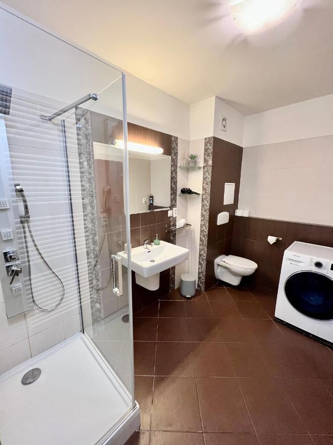 Bl Luxury Apartment, 24Hr Self Check-In, Free Private Garage Parking, Panoramic Views From Balcony, 5 Minute Walk To City Center 班斯卡-比斯特里察 外观 照片