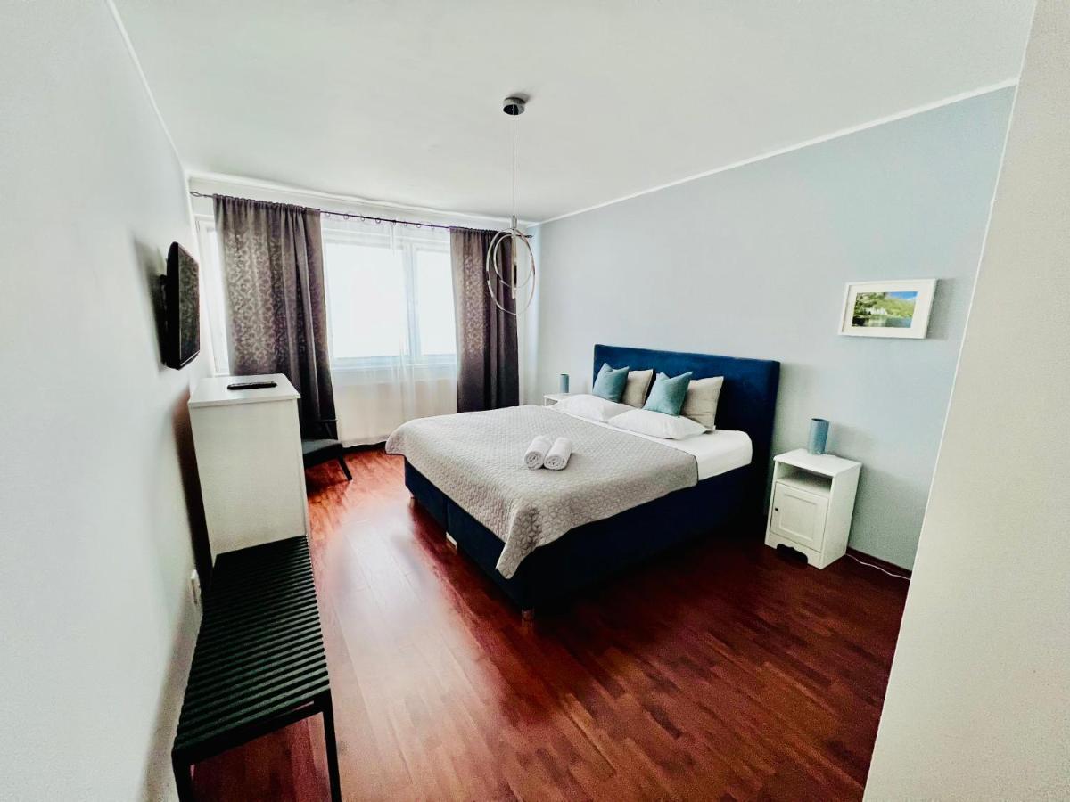 Bl Luxury Apartment, 24Hr Self Check-In, Free Private Garage Parking, Panoramic Views From Balcony, 5 Minute Walk To City Center 班斯卡-比斯特里察 外观 照片