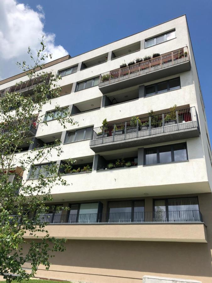 Bl Luxury Apartment, 24Hr Self Check-In, Free Private Garage Parking, Panoramic Views From Balcony, 5 Minute Walk To City Center 班斯卡-比斯特里察 外观 照片