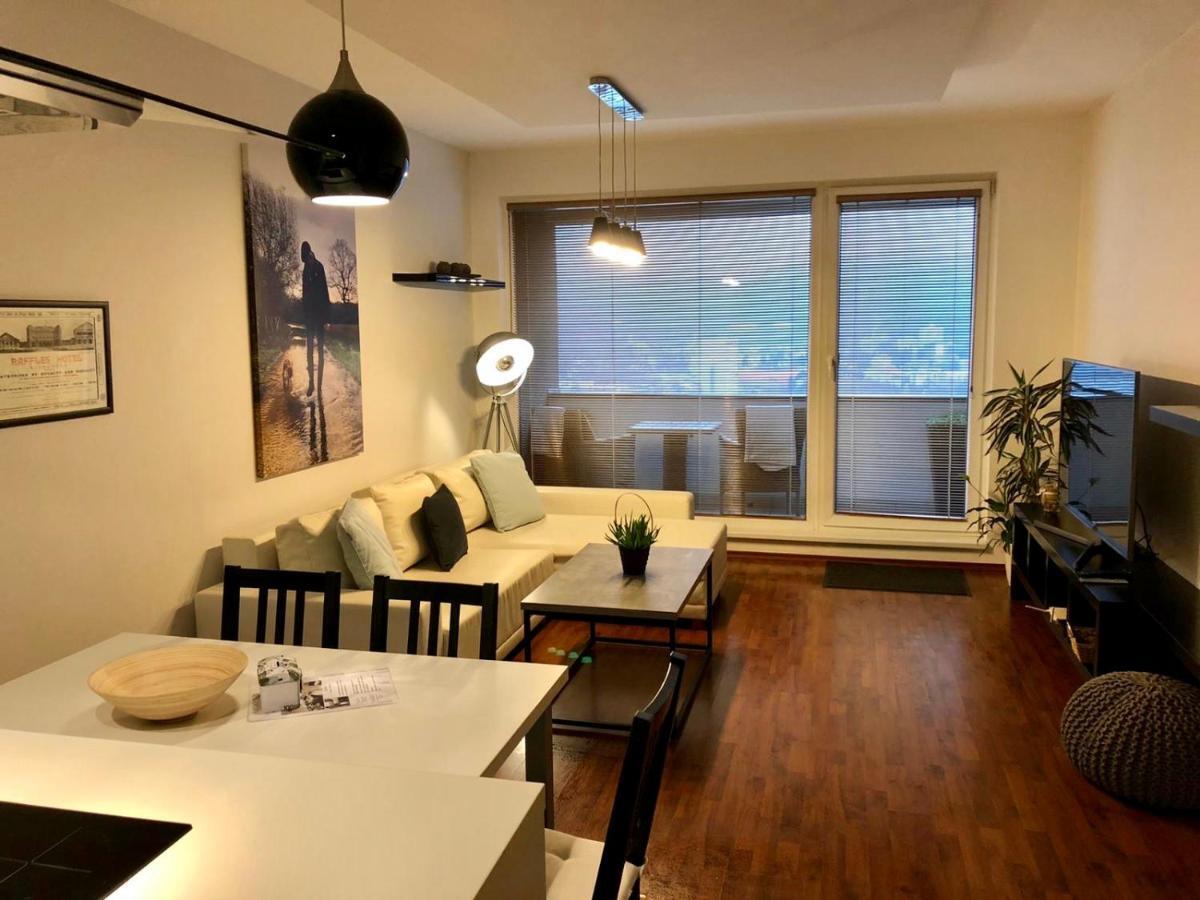 Bl Luxury Apartment, 24Hr Self Check-In, Free Private Garage Parking, Panoramic Views From Balcony, 5 Minute Walk To City Center 班斯卡-比斯特里察 外观 照片