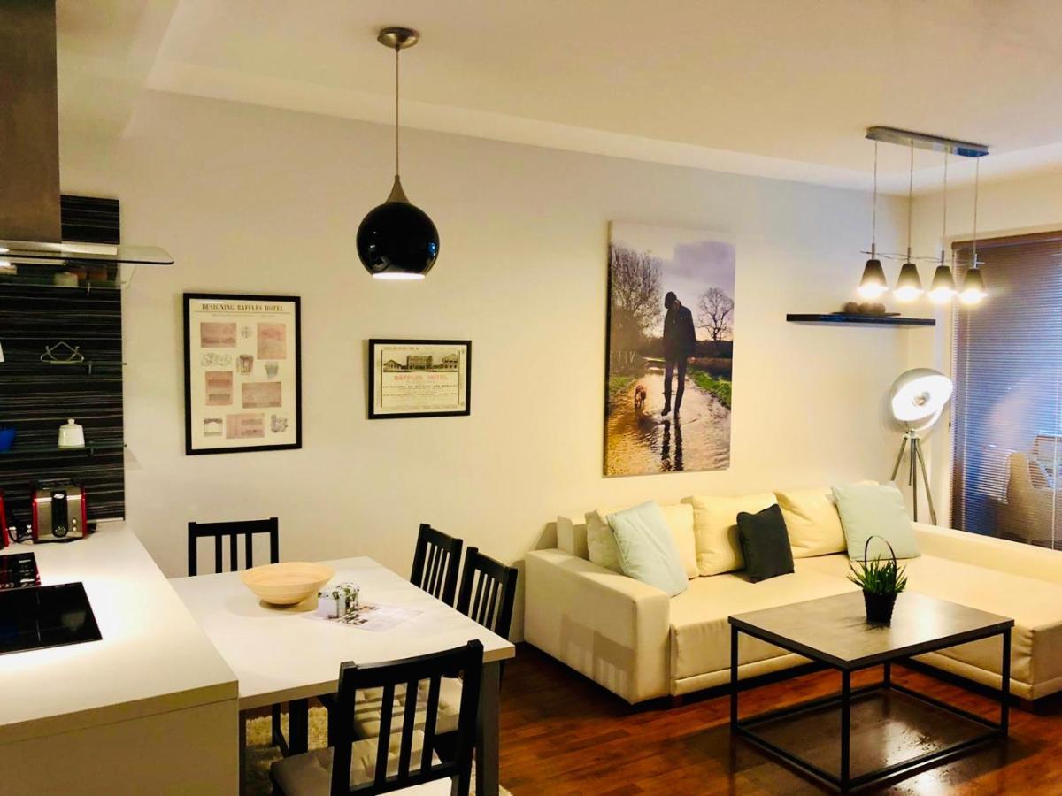 Bl Luxury Apartment, 24Hr Self Check-In, Free Private Garage Parking, Panoramic Views From Balcony, 5 Minute Walk To City Center 班斯卡-比斯特里察 外观 照片